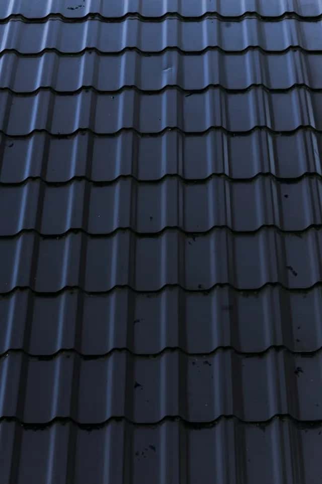 Étanchéité de toiture bac acier - AKS Bâtiment