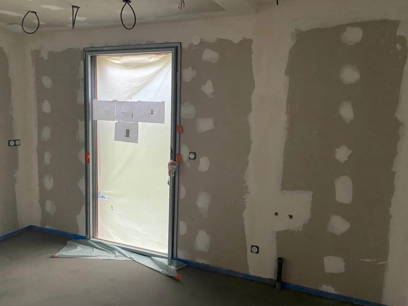 Cloisons et doublages en plaques de plâtre — AKS Bâtiment